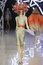 Alexander Mcqueen şapkalı koleksiyon