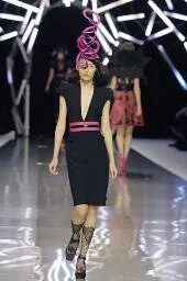 Alexander Mcqueen şapkalı koleksiyon