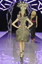 Alexander Mcqueen şapkalı koleksiyon