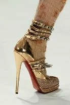 Christian Louboutin çivili ayakkabılar