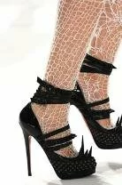 Christian Louboutin çivili ayakkabılar