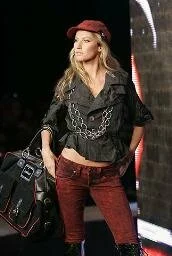 Gisele Bündchen podyumda